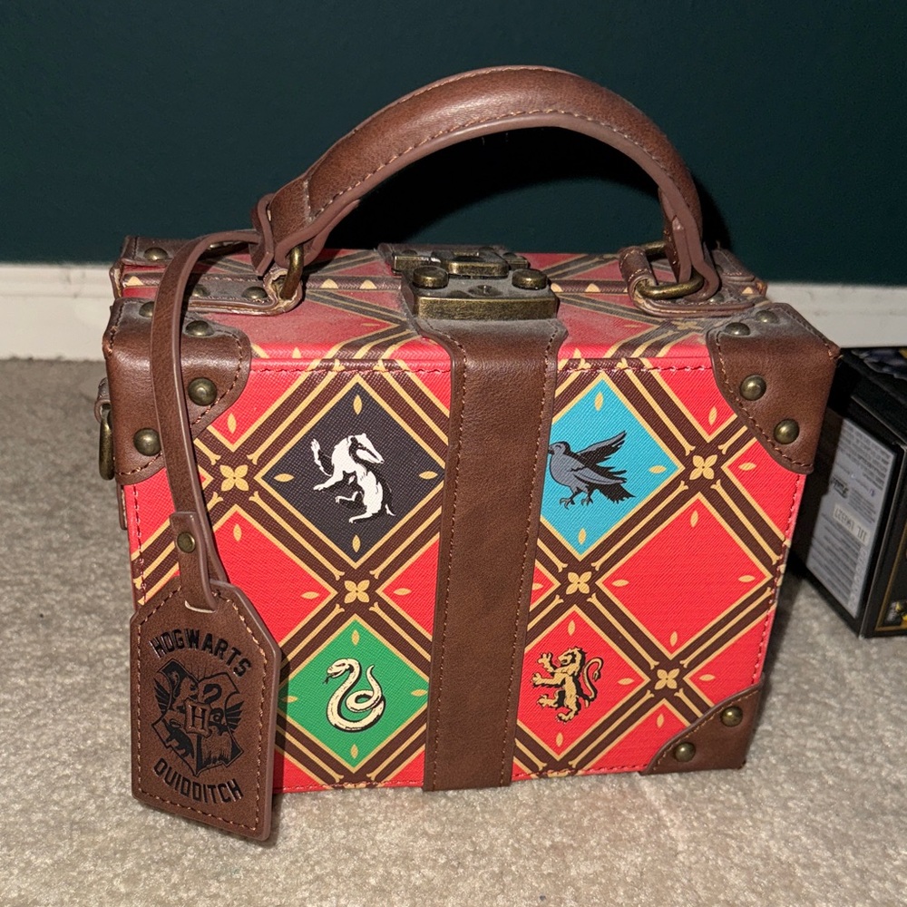Hogwarts Quidditch Trunk Crossbody Bag - Red and Brown